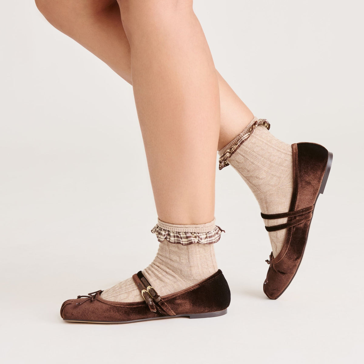 PLAID RUFFLE CREW SOCKS TAUPE